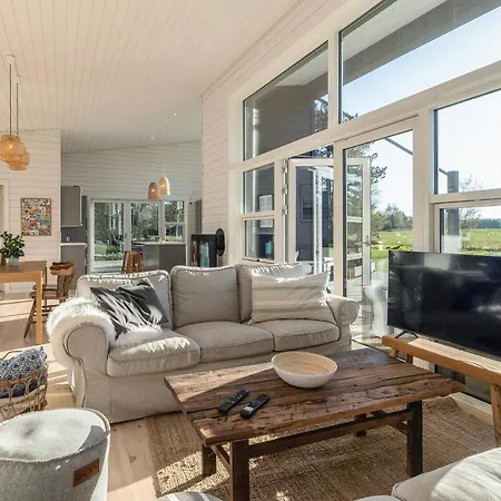 Semesterbostad Modern Summer House With Private Forest In