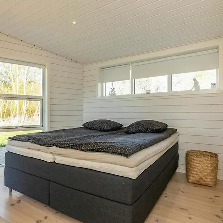 Semesterbostad Modern Summer House With Private Forest In
