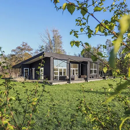 Modern Summer House With Private Forest In Dom wakacyjny Vejby